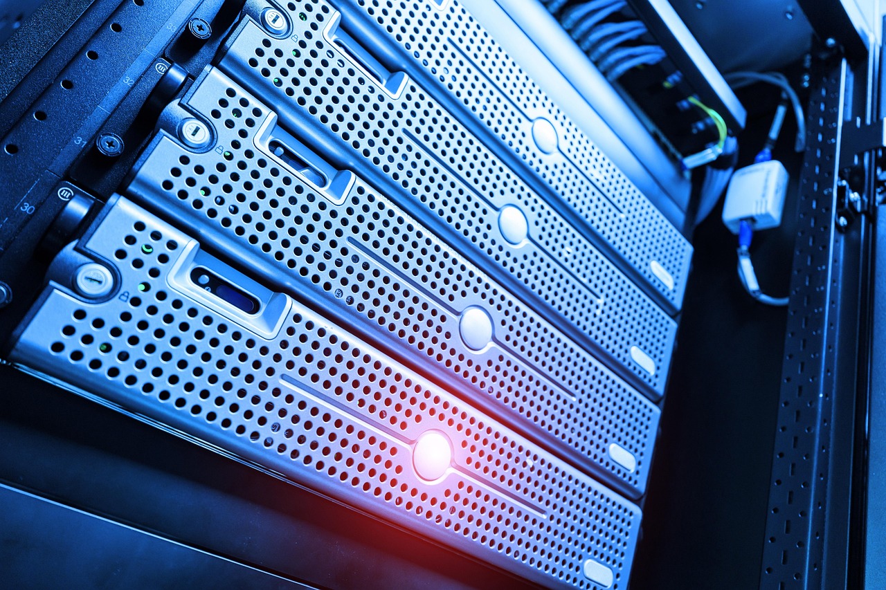 Server hardware and cloud computing costs for business