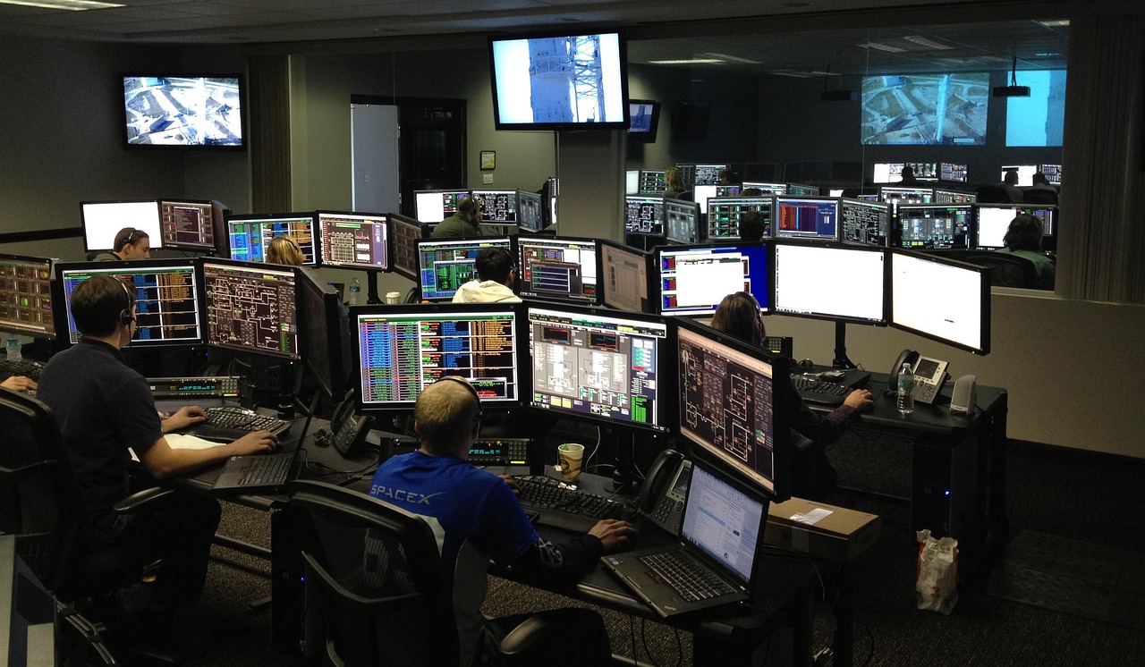 Outsourced SOC security operations center team
